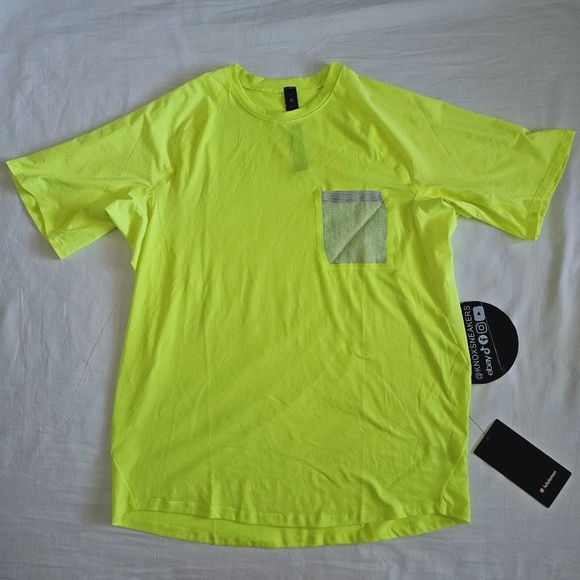 Lululemon Ventilated Hiking Short Sleeve HIYE Highlight Yellow Men’s Size Large - Picture 1 of 5